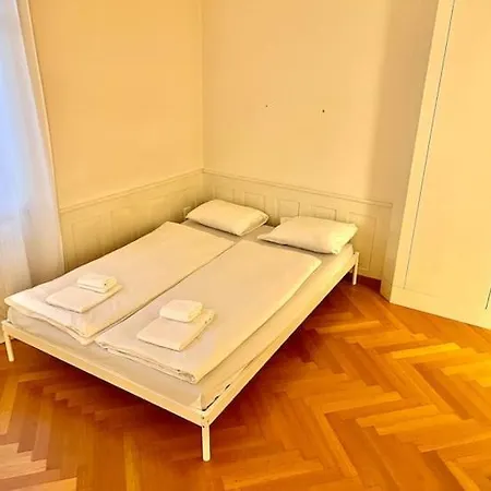 Large Flats, Center - Schd *
